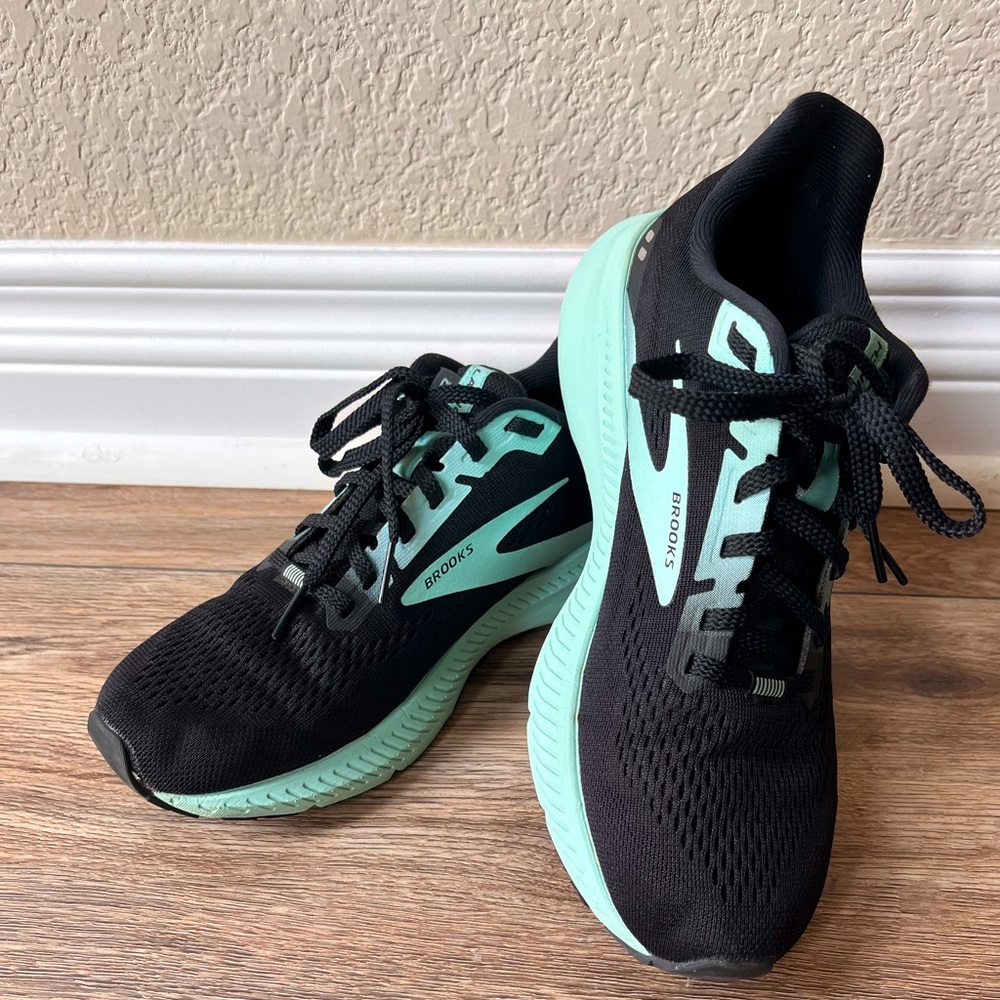 Brooks Launch 8 sz 7 running sneakers